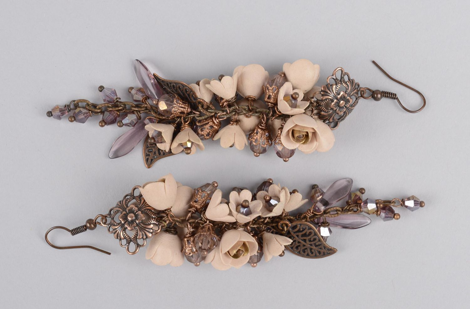 Handmade lange Blumen Ohrringe beige Polymer Schmuck Accessoire für Frauen foto 3