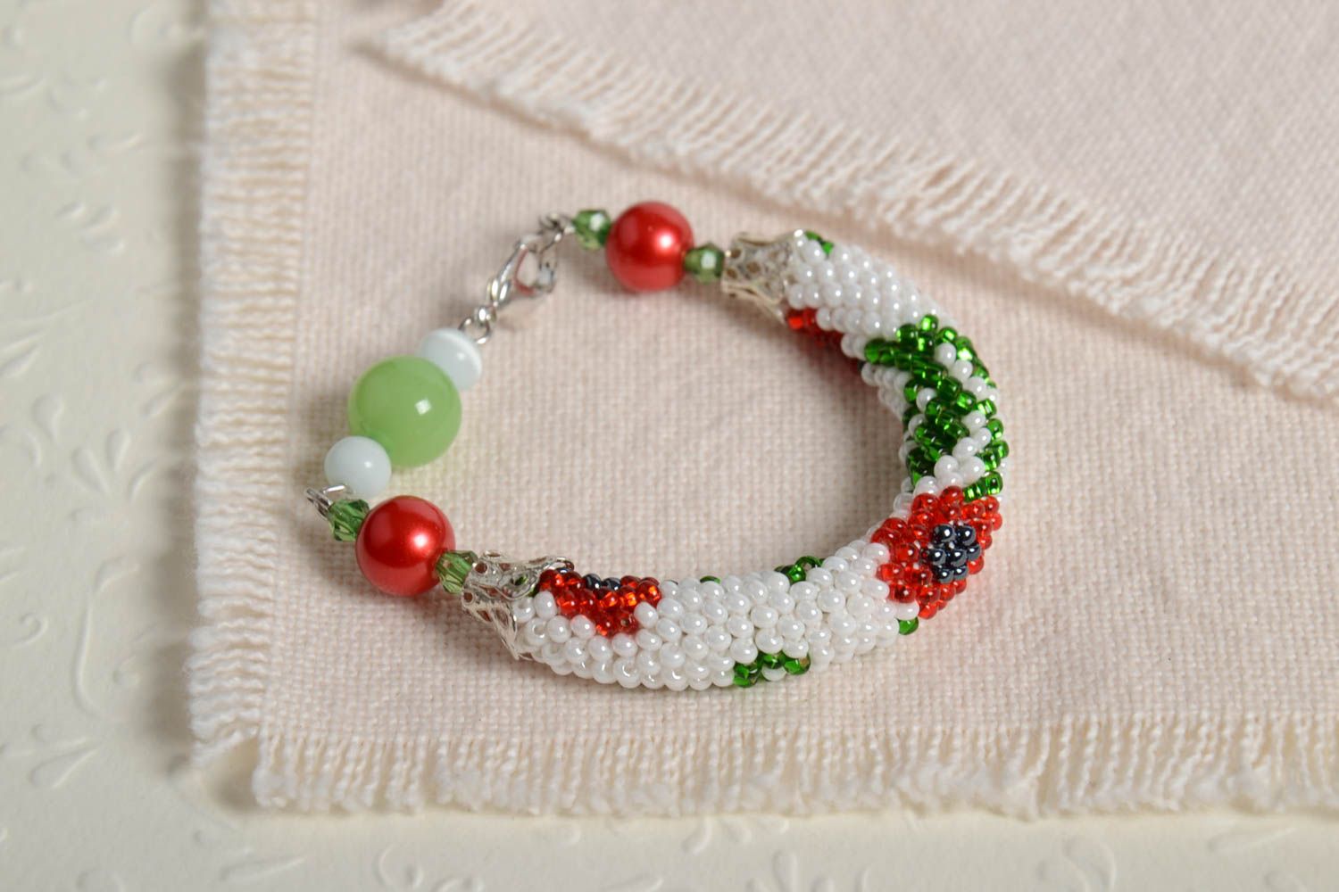 Bracelet perles de rocaille Bijou fait main Cadeau original femme blanc à motif photo 1