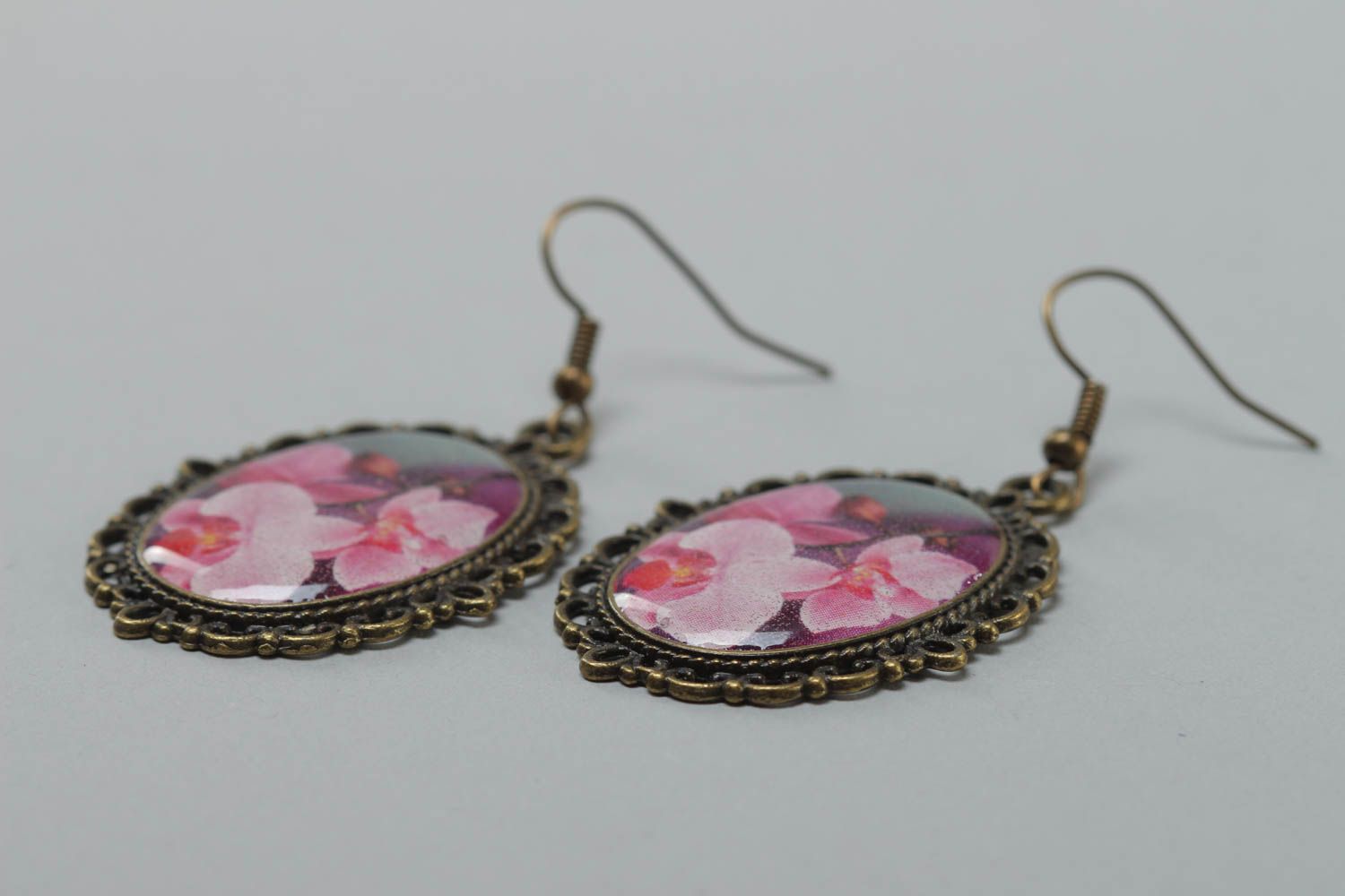 A set of handmade vintage earrings made of glass glaze with metal fittings and flower print photo 3