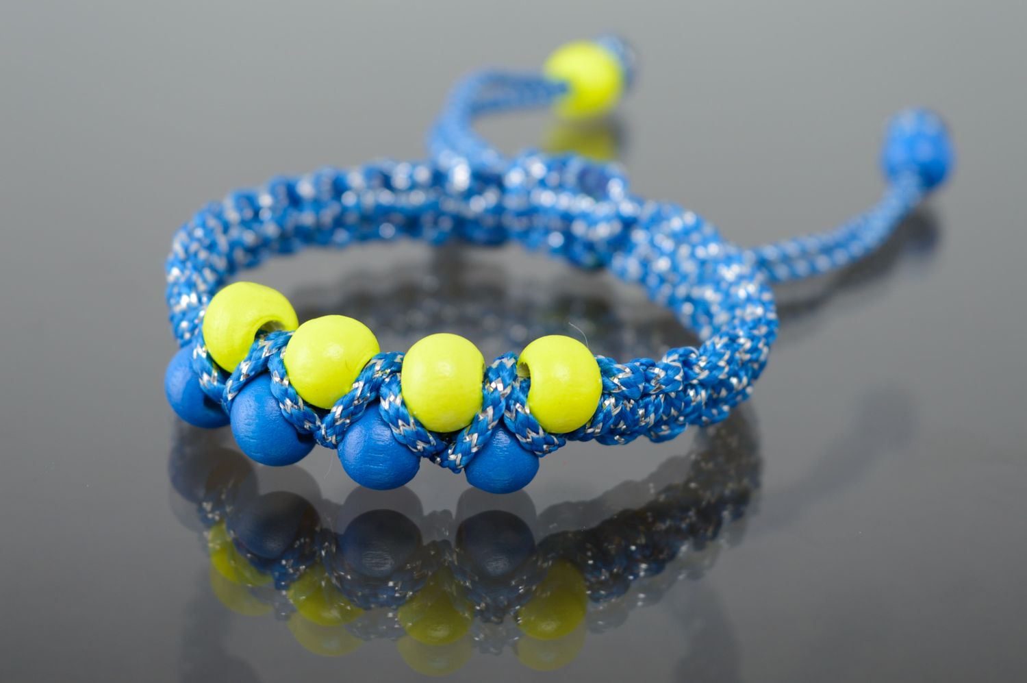 Bracelet en macramé en lacet de polyester et perles de bois bleu fait main femme photo 1