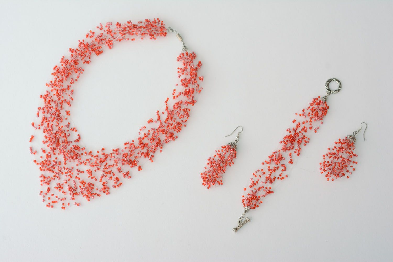 Red beaded earrings and necklace photo 5