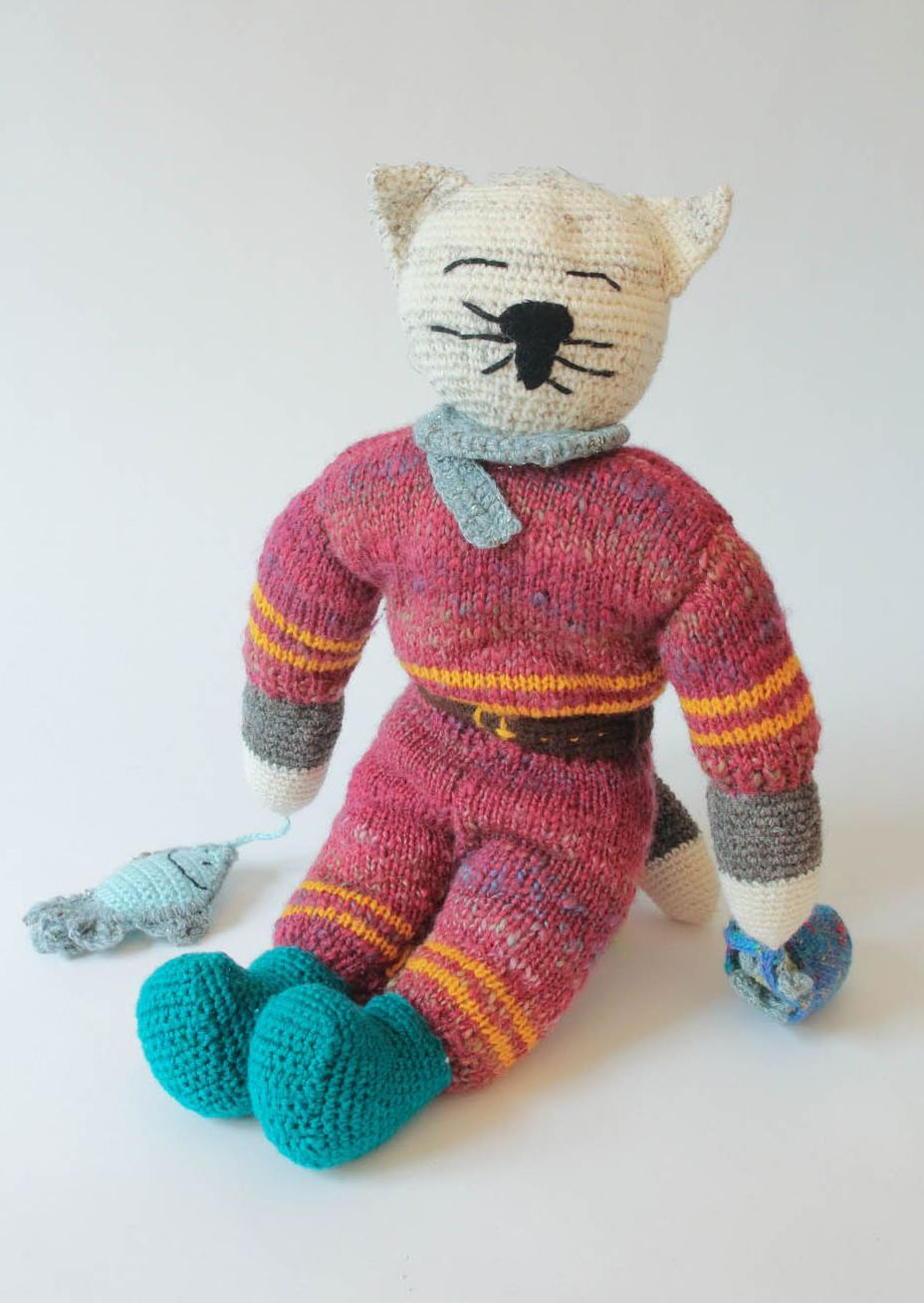 Knitted toy-pillow Super Cat photo 1