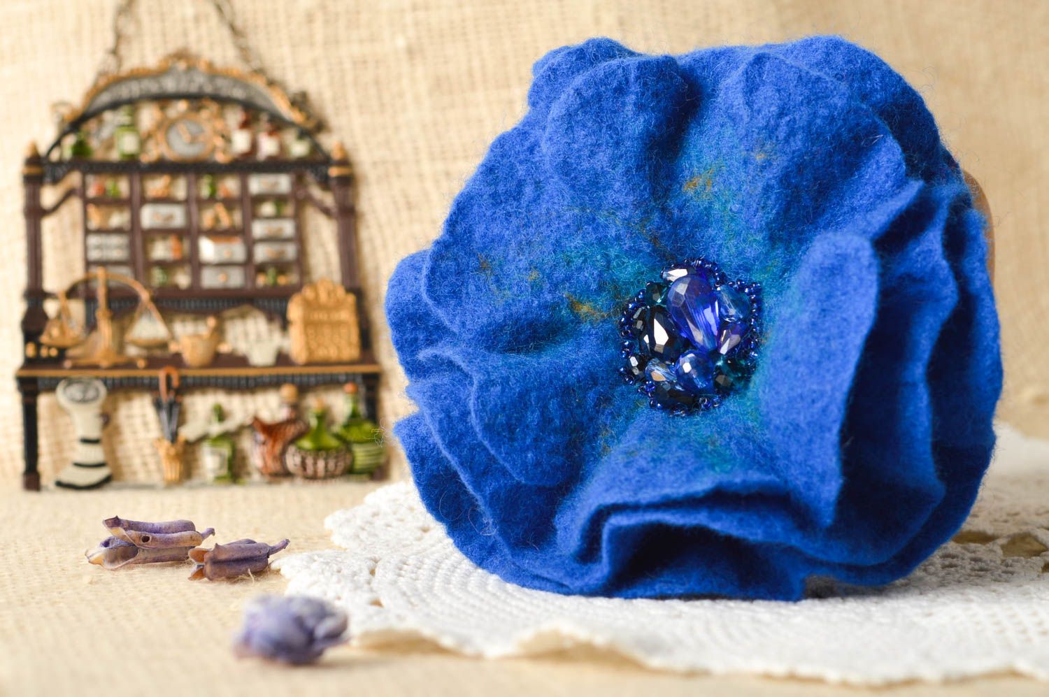 Broche Barrette fleur faite main bleue en laine feutrée Accessoire femme photo 1
