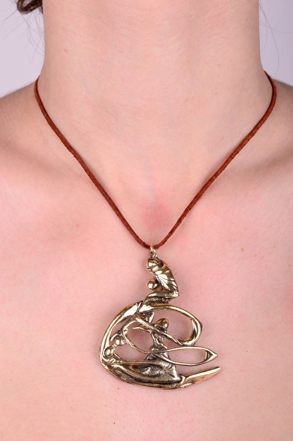 Handmade pendant massive stylish accessories made of brass designer necklace photo 3