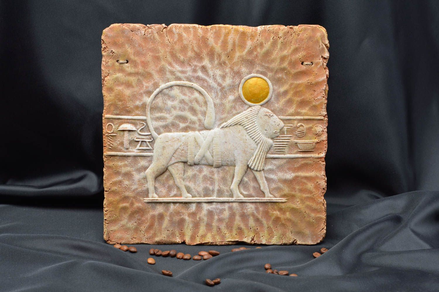 Панно со львом из глины ручной работы настенный декор со знаком зодиака фото 1