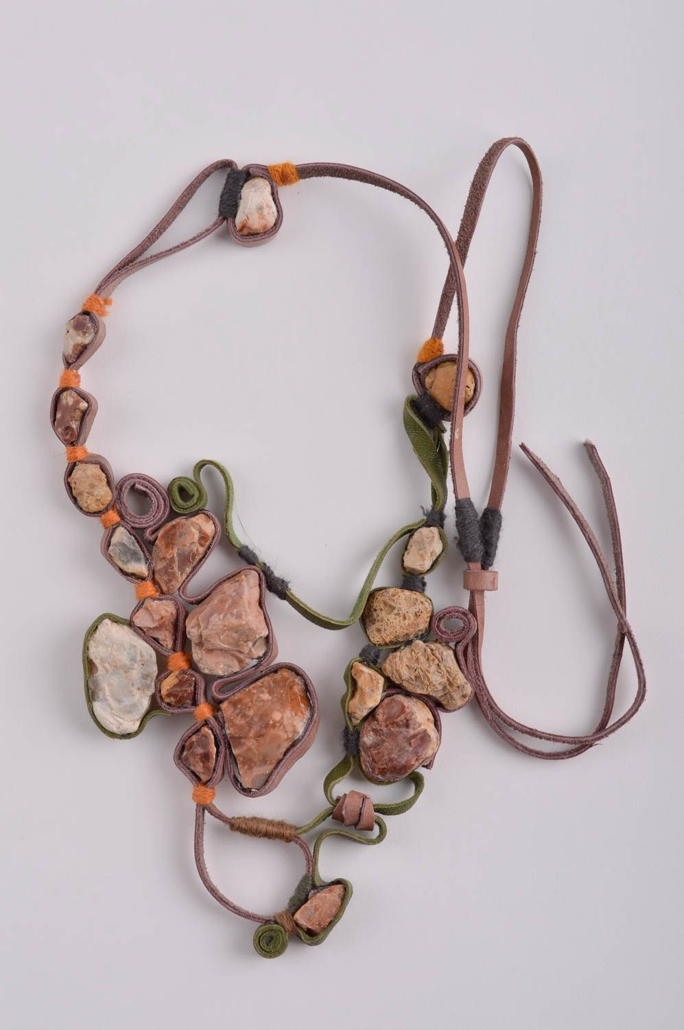 Массивное ожерелье ручной работы оригинальный подарок кожаное колье авторское фото 2