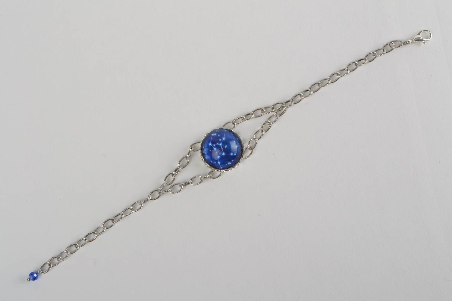 Bracelet en métal mince avec verre bleu fait main signe du zodiaque Vierge photo 3