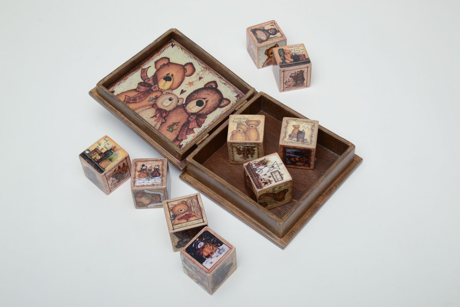 Petits cubes en bois décorés Nounours dans boîte pour enfant faits main photo 5