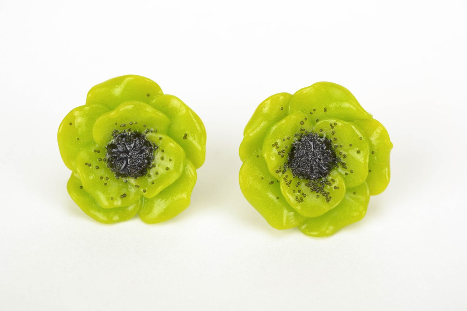 Polymer clay stud earrings in the shape of poppies photo 3