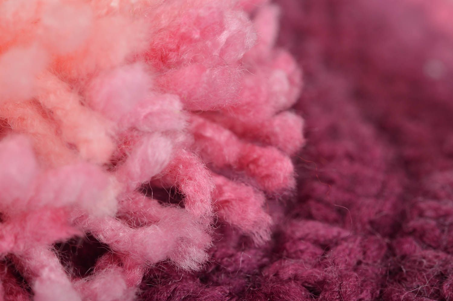Béret rose tricoté au crochet avec pompon fait main chaud en laine pour fille photo 4