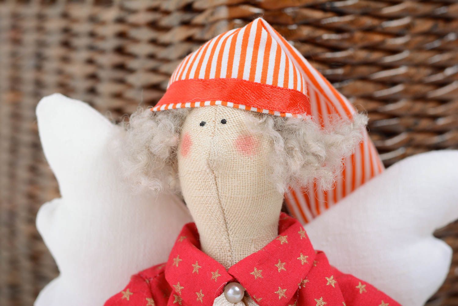 Schöne künstlerische Puppe aus Textil für Kinder und Interieur handmade Engel foto 2