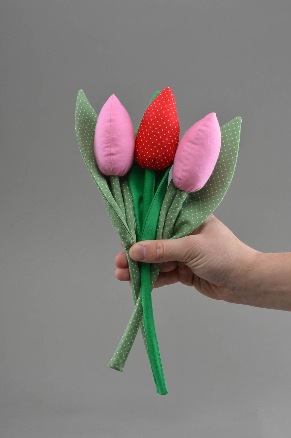 Тканевый тюльпан из хлопка мягкий для декора ручной работы красный в горошек фото 4