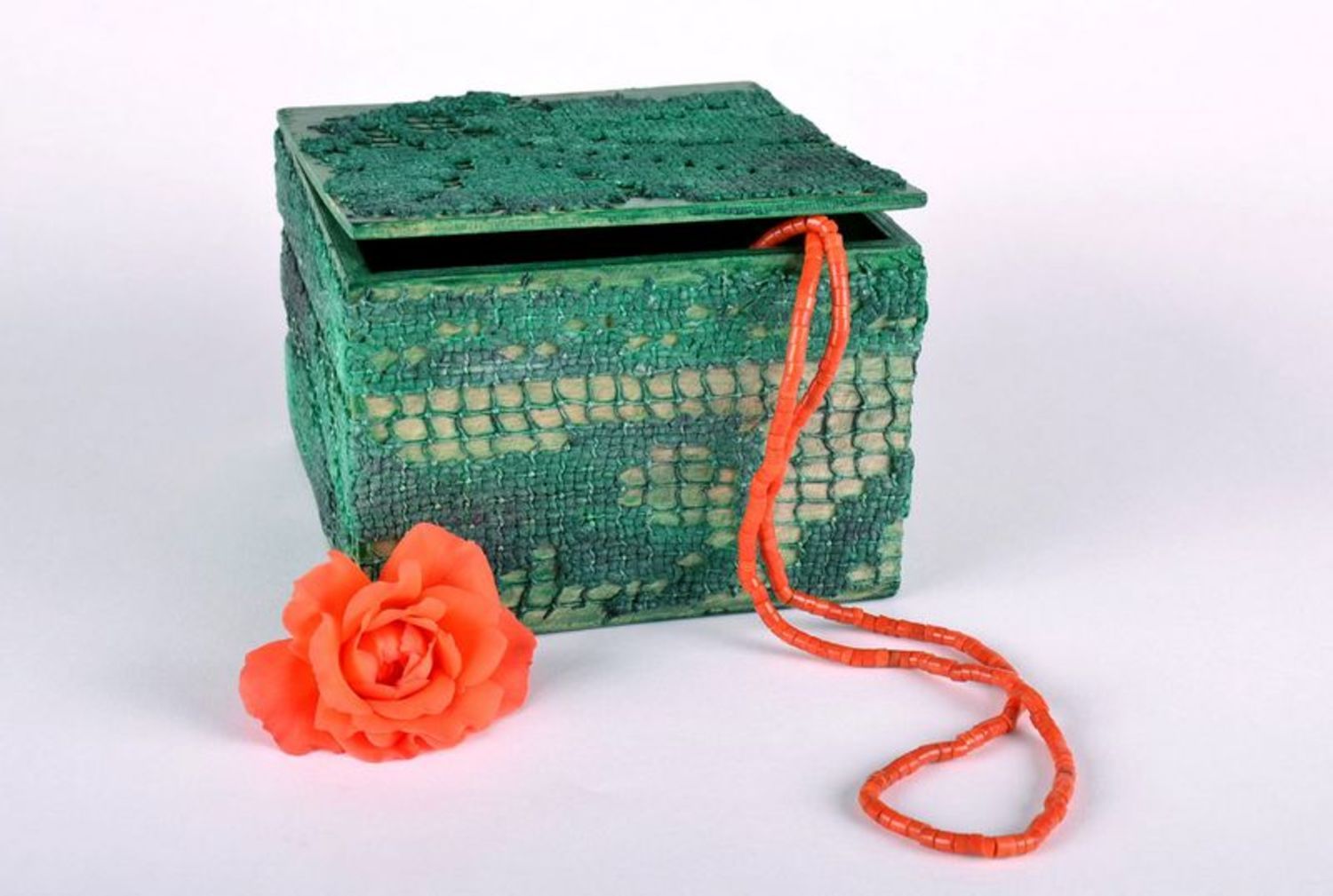 Green jewelry box with lace photo 5
