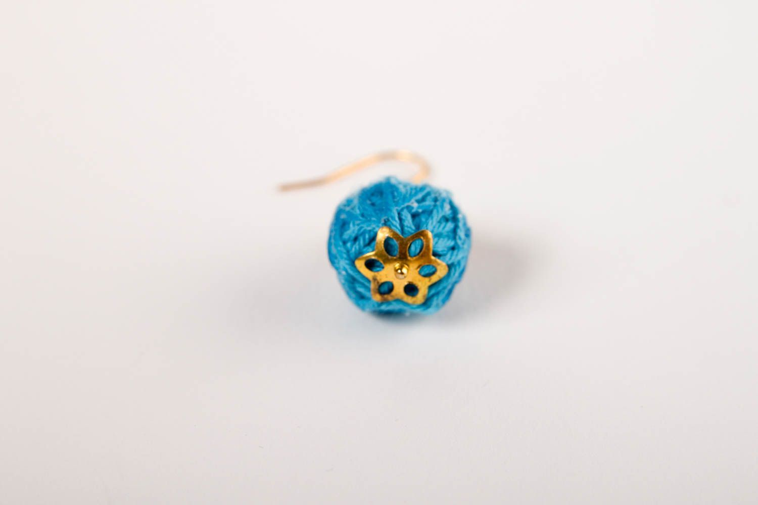Нитяные серьги украшение ручной работы серьги из ниток голубые с желтым фото 5