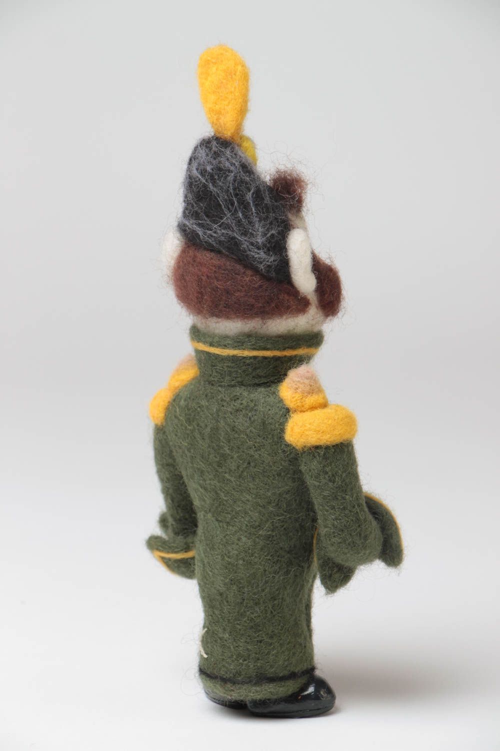 Figurine décorative en laine feutrée faite main de collection Petit Hussard photo 4