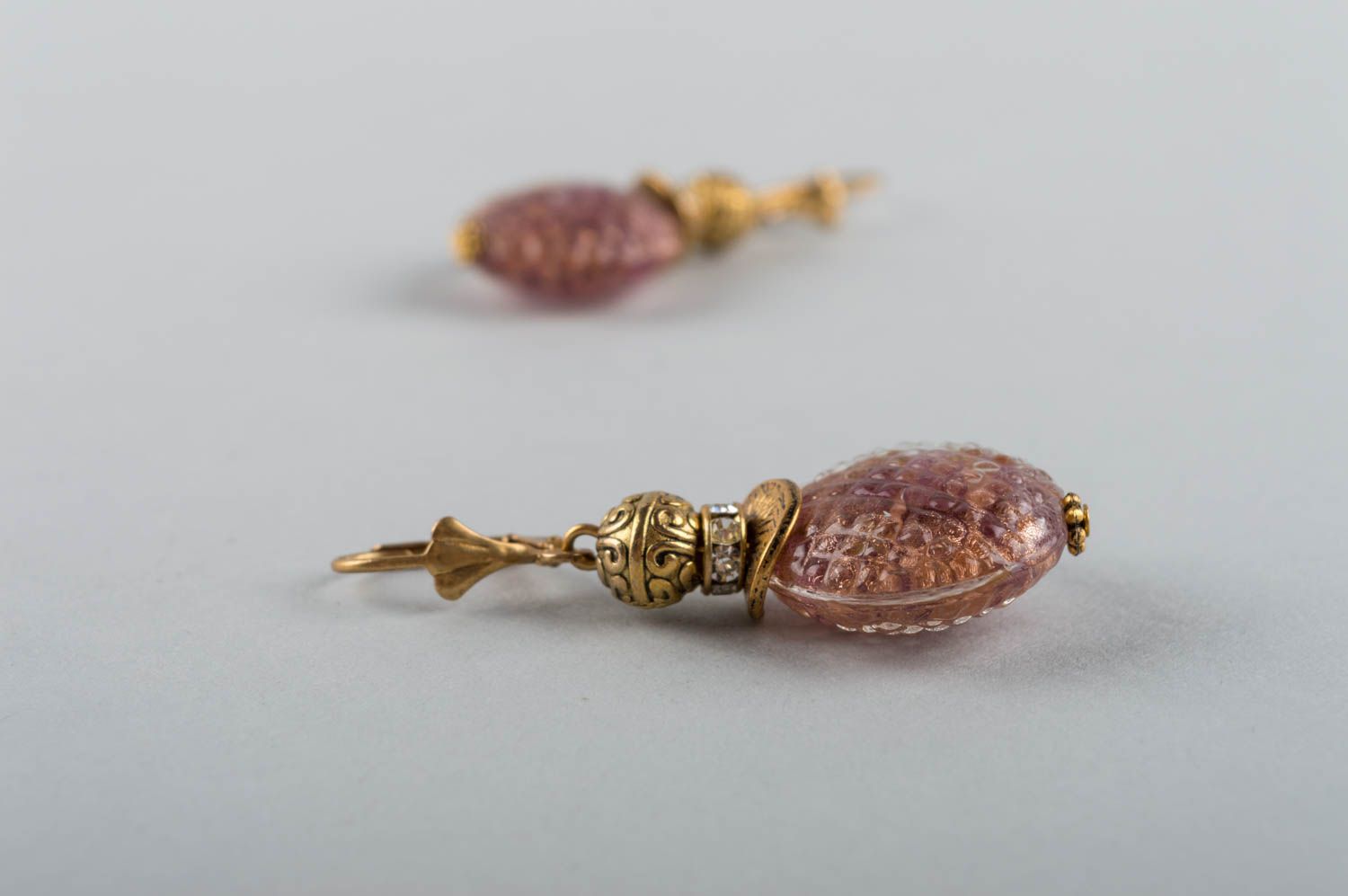 Elegant designer pink handmade earrings made of Murano glass and brass photo 4