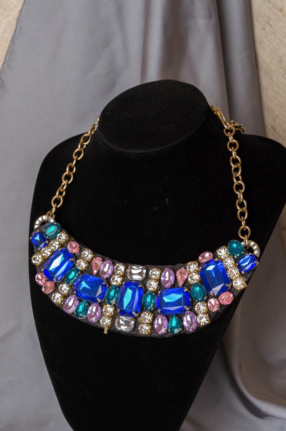 Massives buntes handgemachtes Collier aus Perlen Geschenk für elegante Damen foto 1
