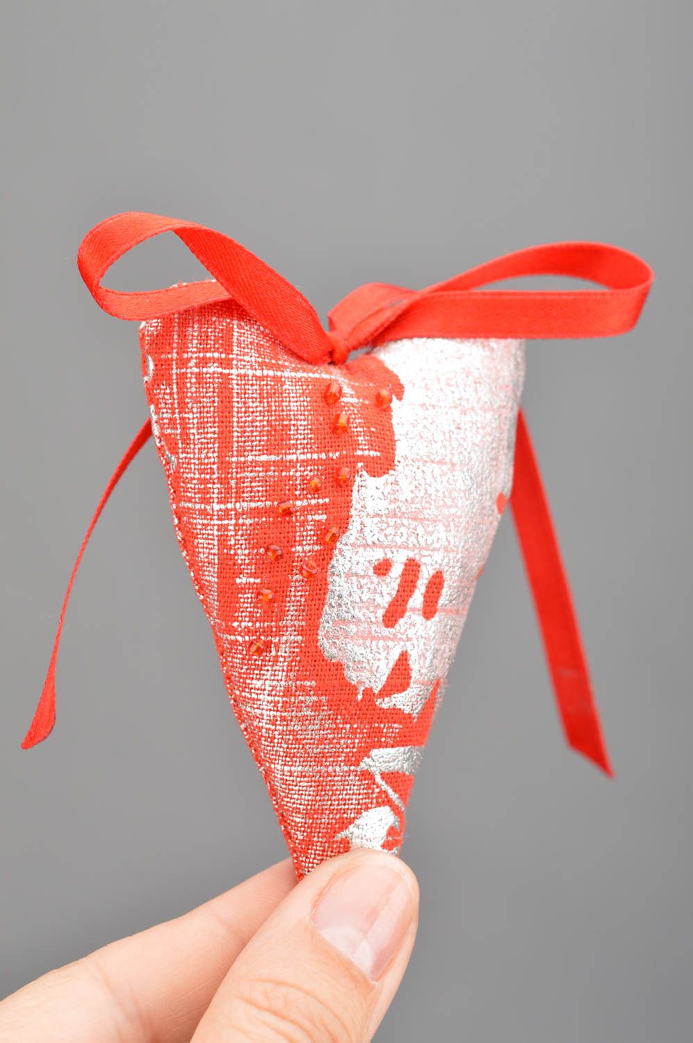 Suspension décorative cœur réalisée en coton molle jouet rouge fait main photo 2