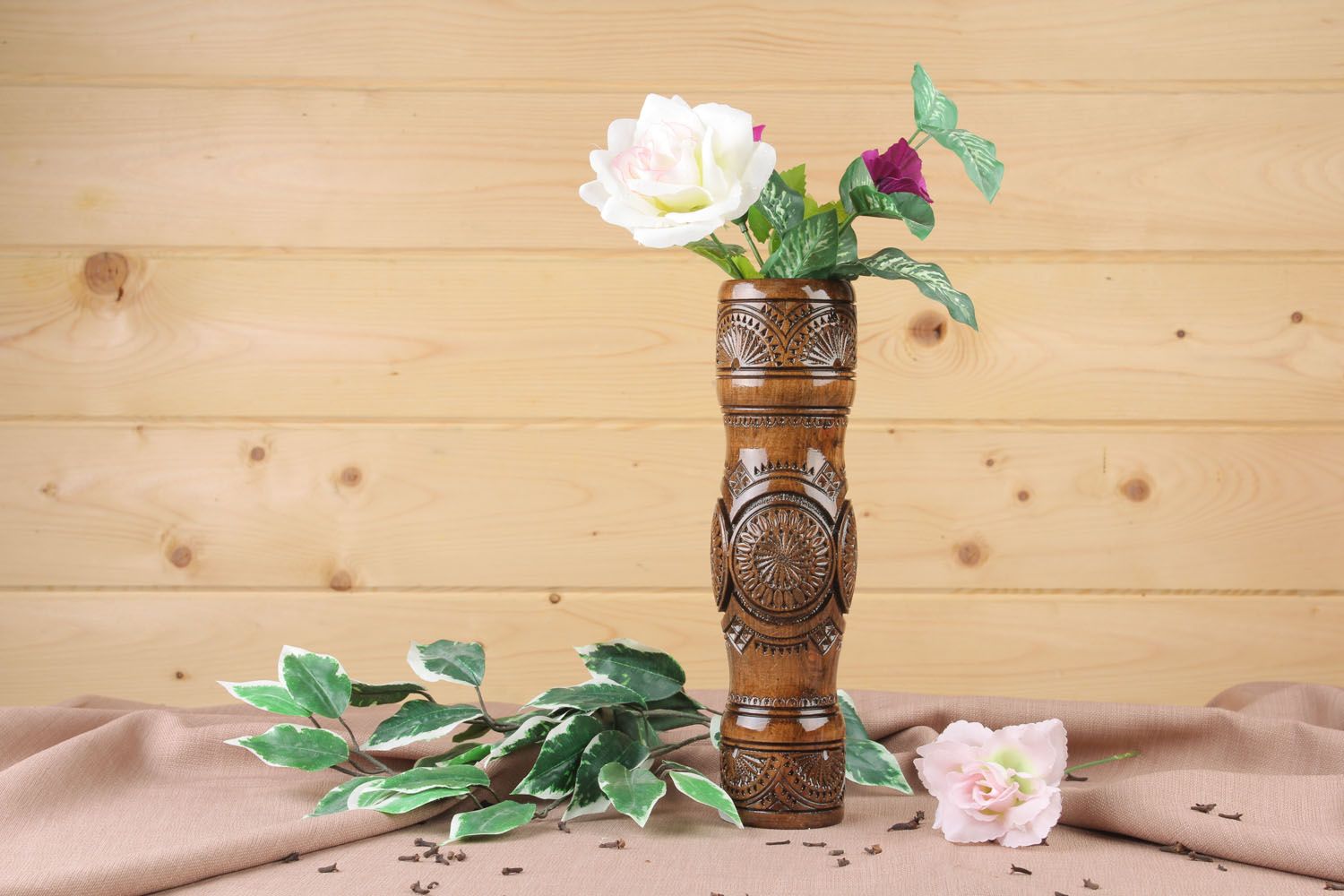 12 inches tall wooden vase with handmade carvings 1,29 lb photo 1