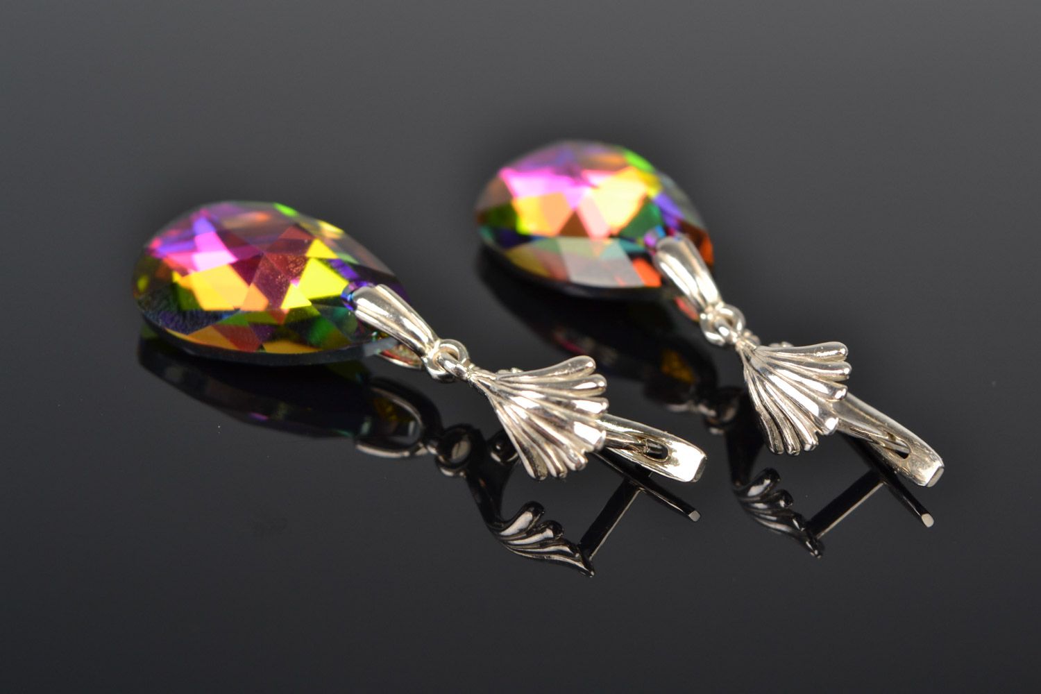 Handgemachte Ohrringe mit Kristallen und metallischer Fourniture abendlich schön foto 4