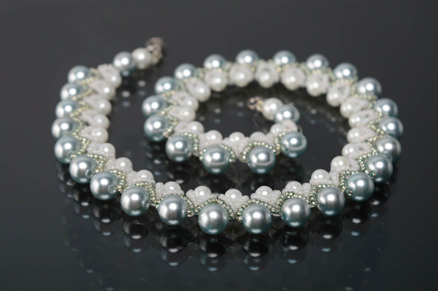 Beaded necklace with artificial pearls photo 4