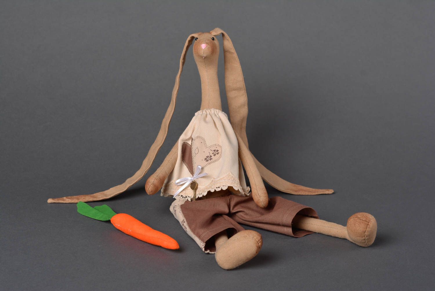 Игрушка животное ручной работы подарок ребенку мягкая игрушка в виде зайчика фото 1