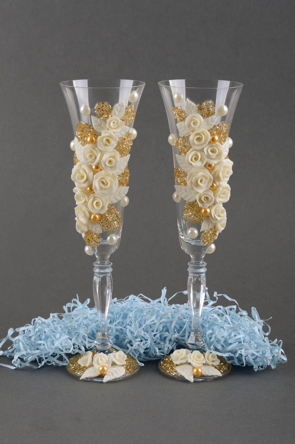 Amazon.com | 7 Oz Artificial Flowers And Pearls Decoration Wine Glasses  Handmade Bride and Groom Champagne Flutes for Toasting,Wedding  Gifts,Couples Gifts,Wedding Decorations (A): Champagne Glasses
