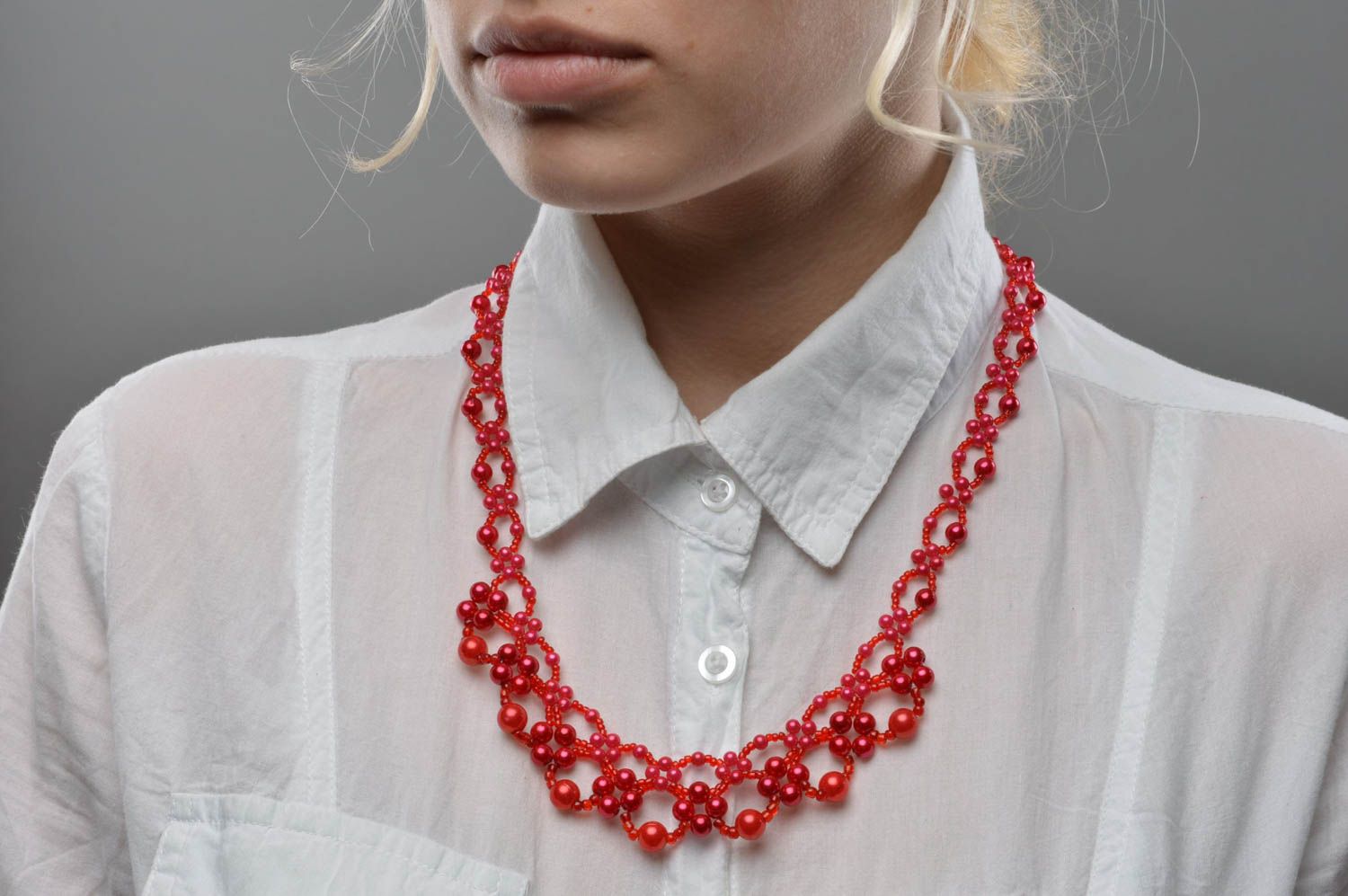 Collier en perles de rocaille et perles fantaisie rouge tissé ajouré fait main photo 5