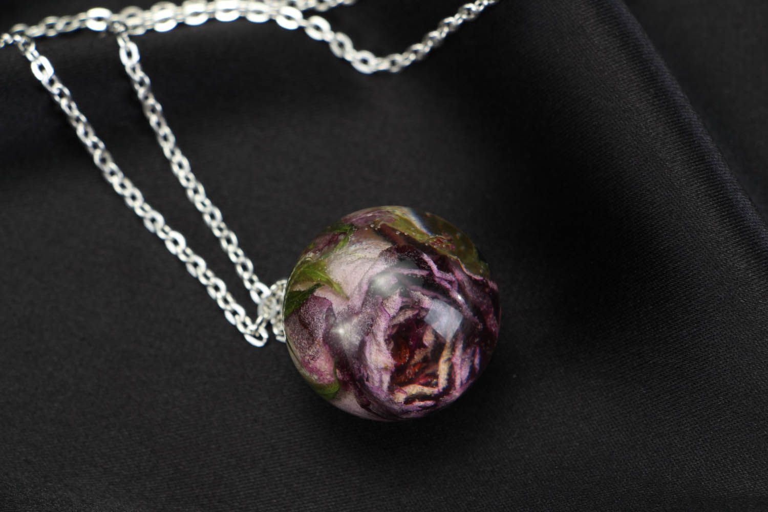 Ball pendant with natural rose photo 4
