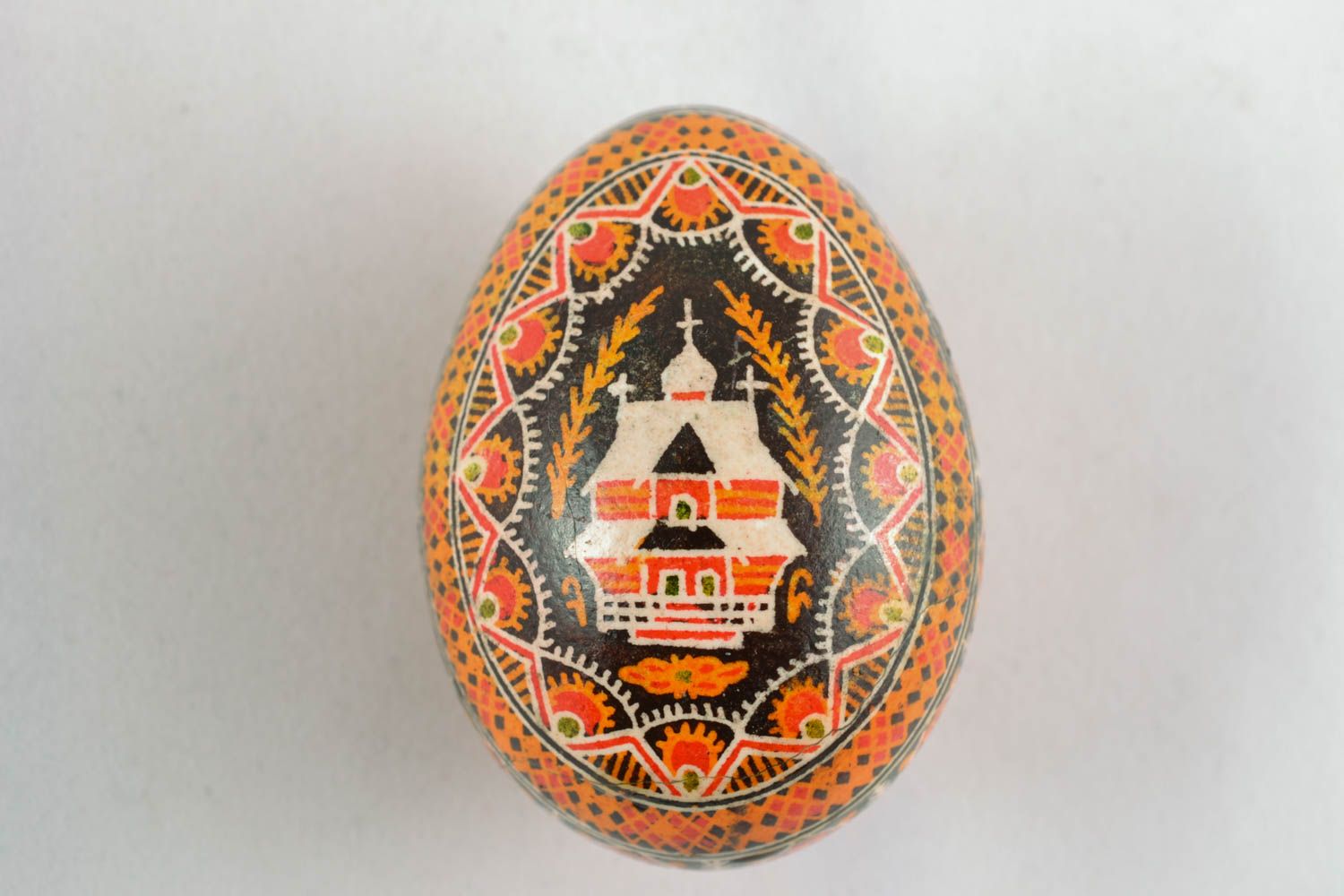 Easter egg painted with wax photo 3