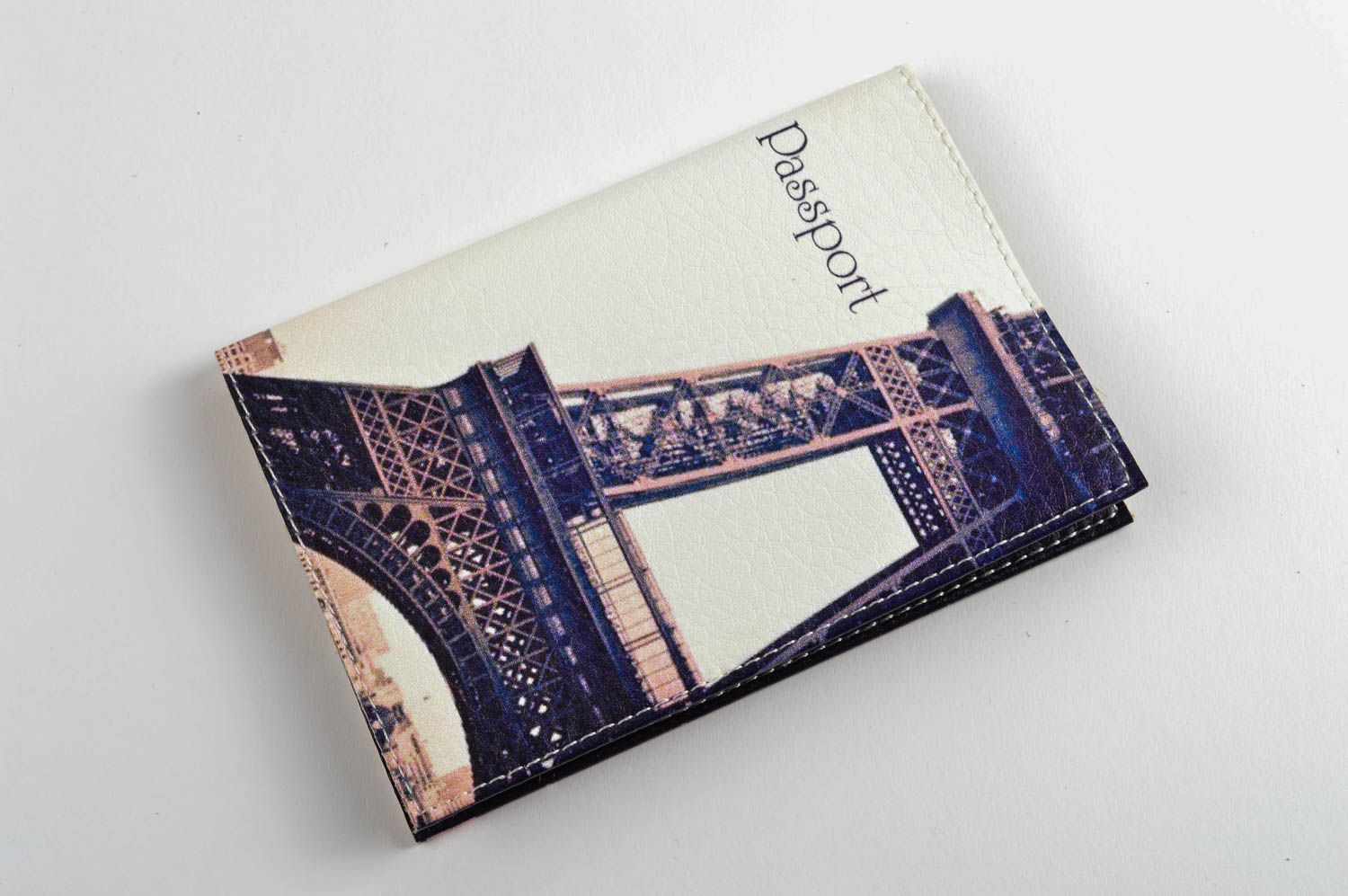Обложка на паспорт ручной работы необычный подарок кожаный аксессуар Париж фото 2