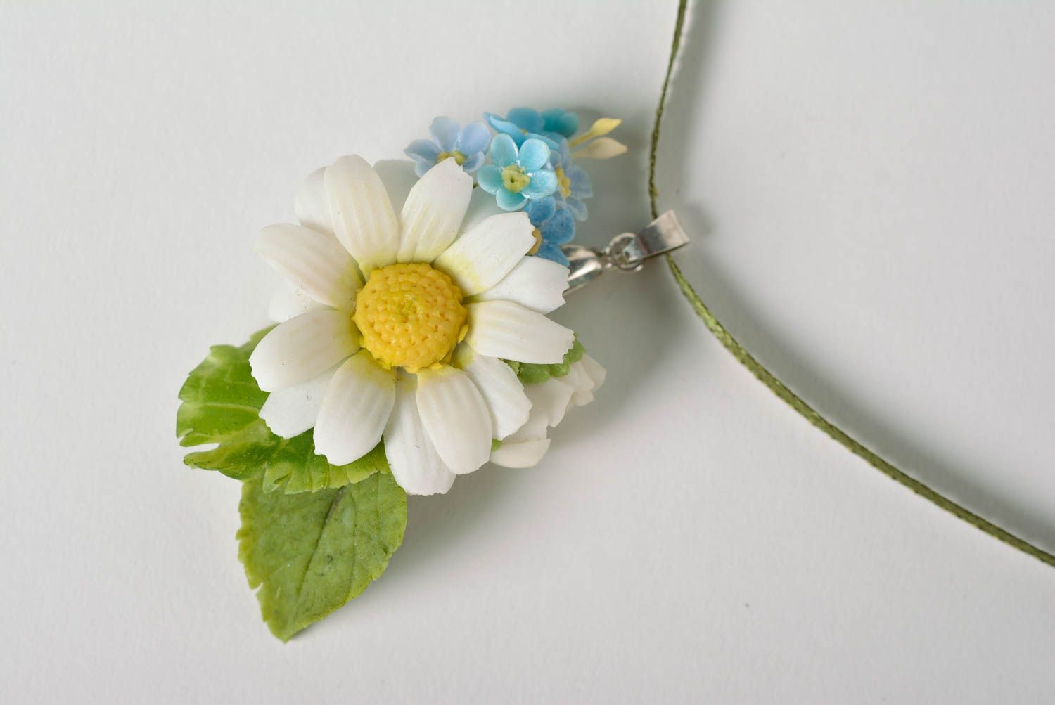 Handmade polymer clay floral pendant necklace chamomile and forget-me-nots photo 1