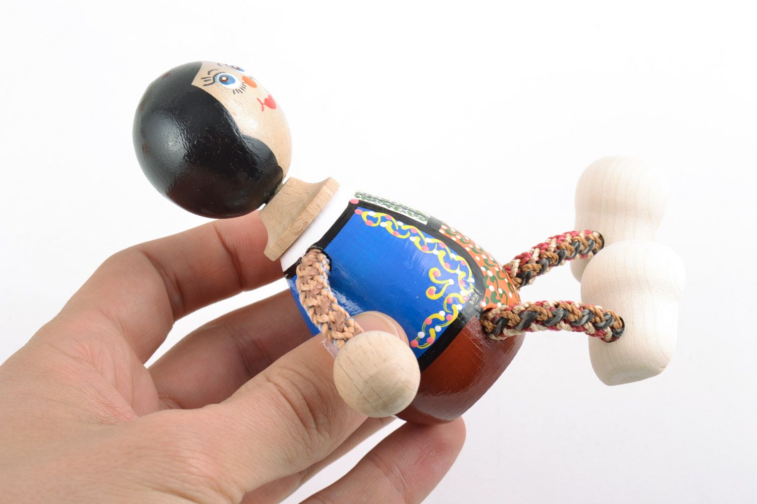Деревянная игрушка девочка с веревочными руками и ногами ручной работы милая фото 2