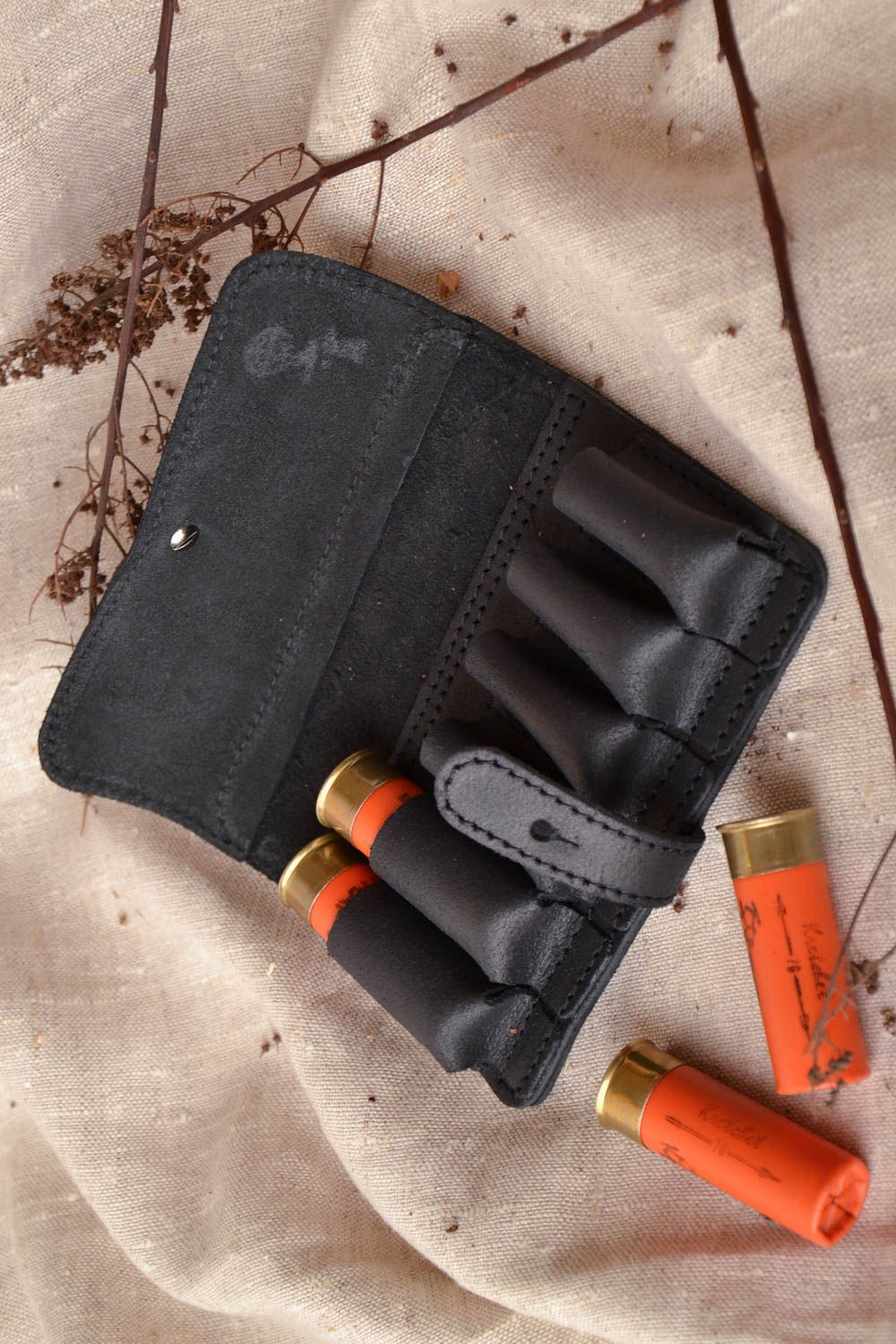 Closed leather cartridge belt photo 1