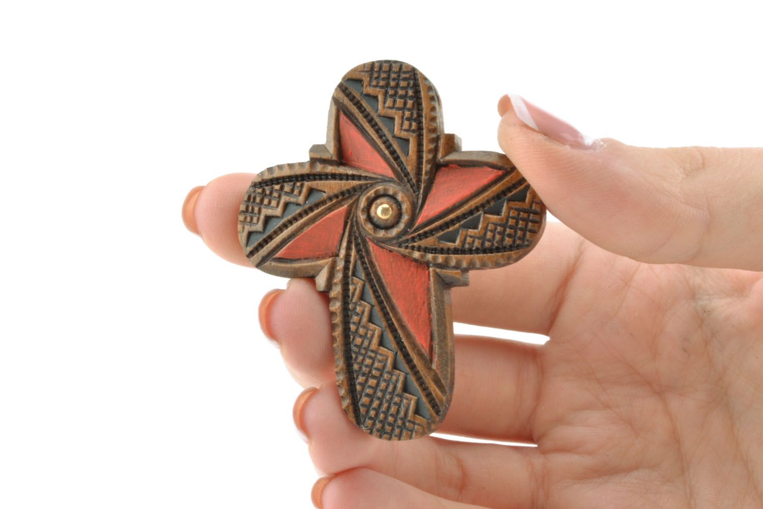 Croix pectorale technique de sculpture sur bois photo 2