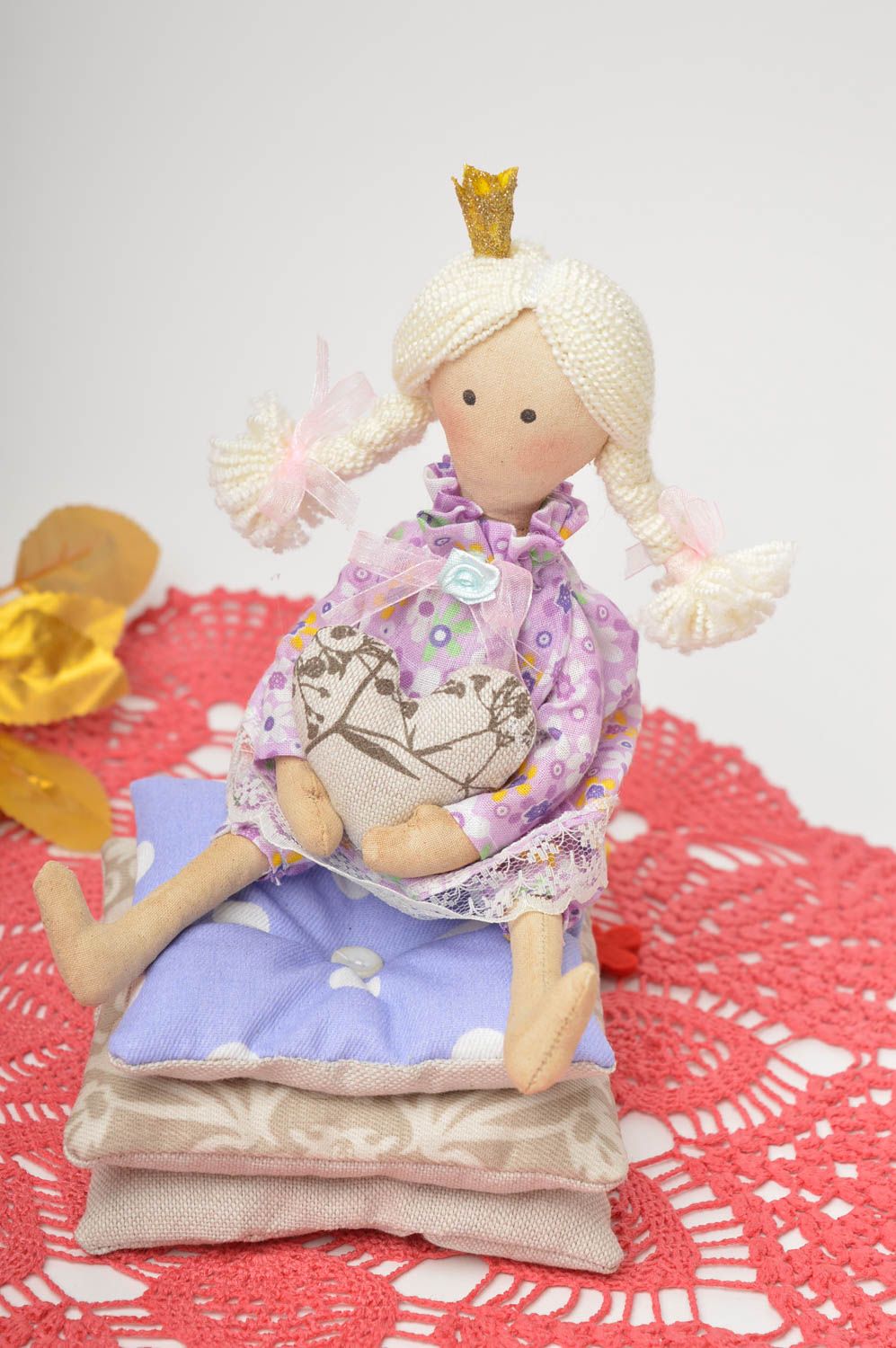 Muñeca de peluche hecha a mano juguete de tela regalo original para niña foto 1