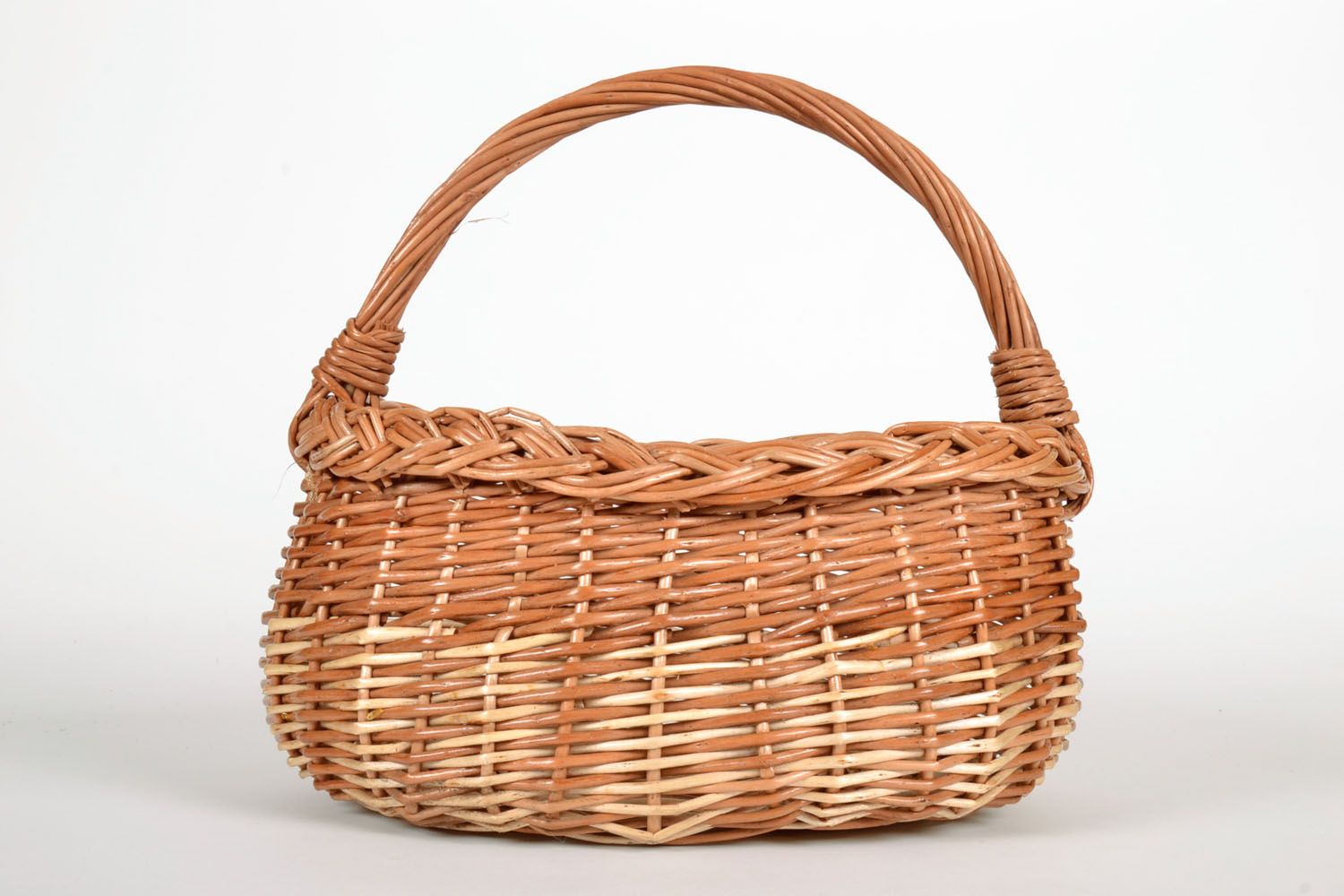 Wide basket with a handle photo 2