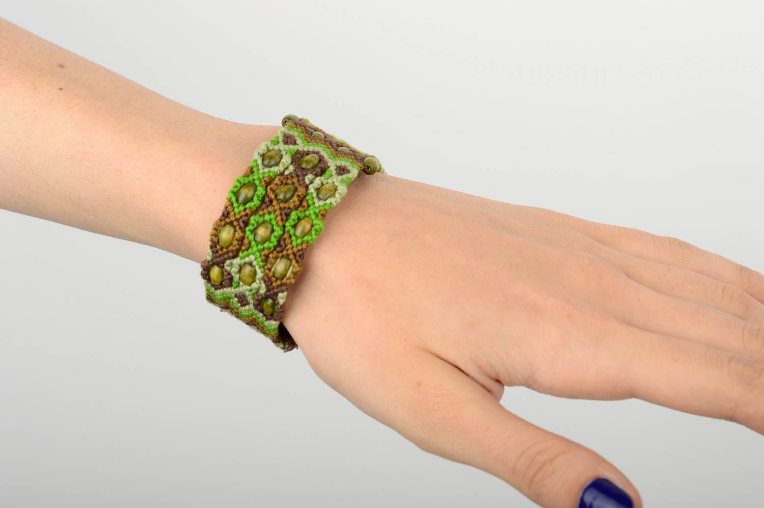 Модный браслет ручной работы браслет макраме зеленый красивый аксессуар макраме фото 5