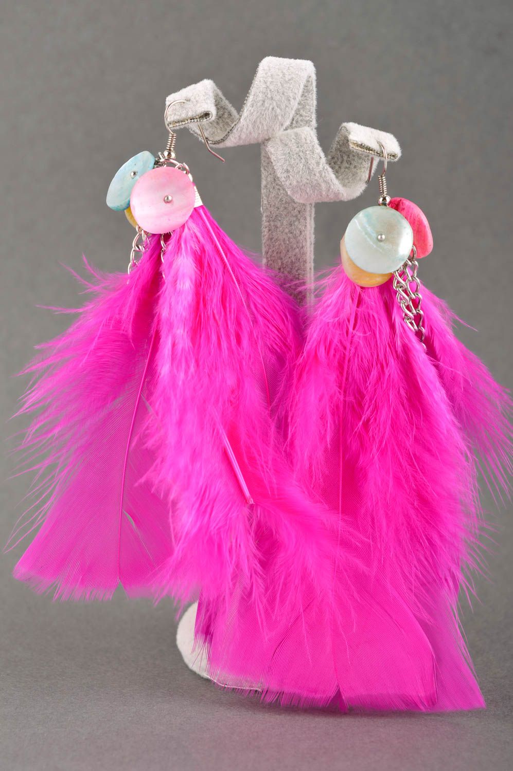 Boucles d'oreilles plumes roses Bijou fait main design original Cadeau femme photo 1