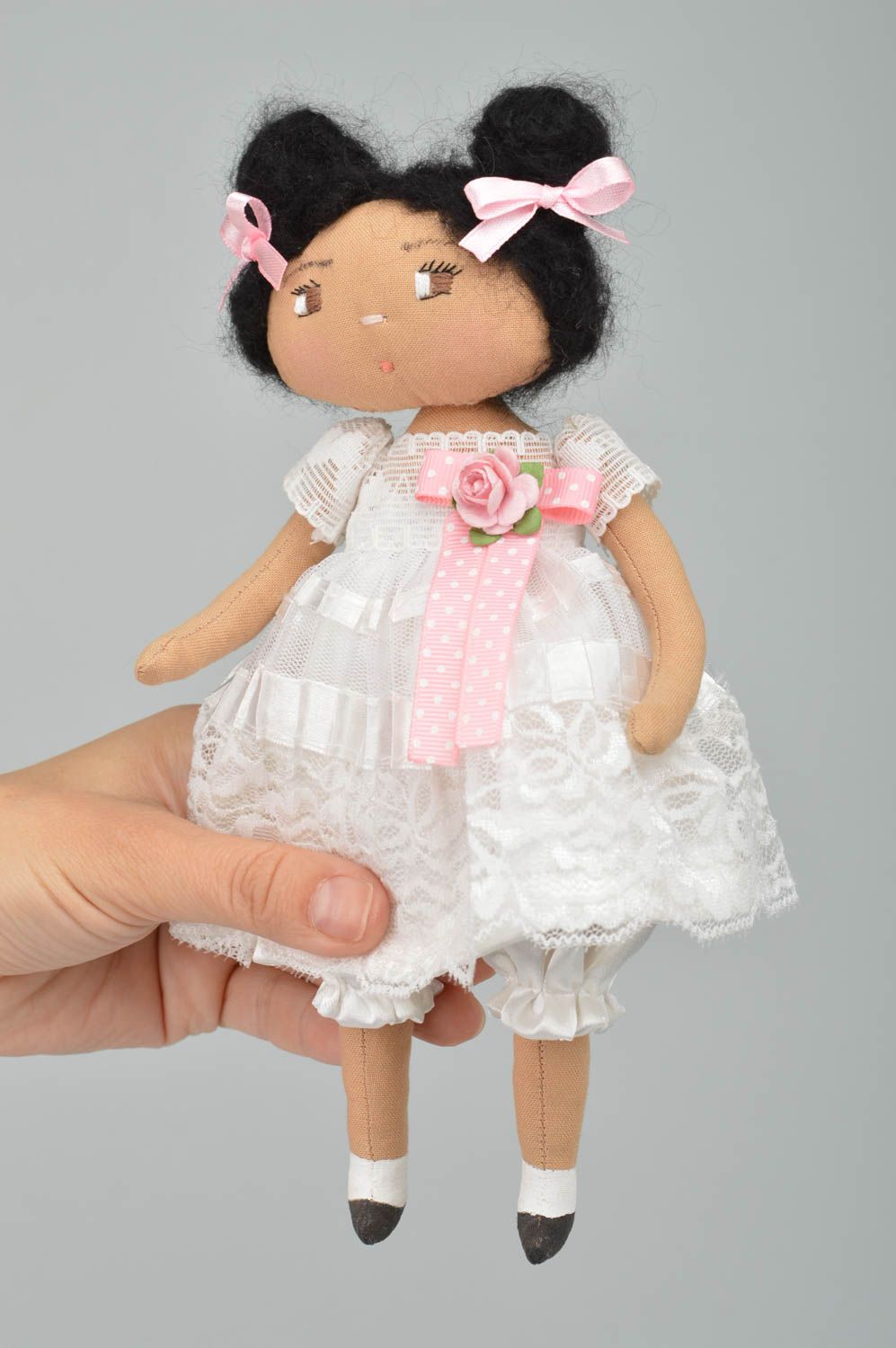 Bambola bella in stoffa fatta a mano pupazzo tessile originale decorativo foto 2