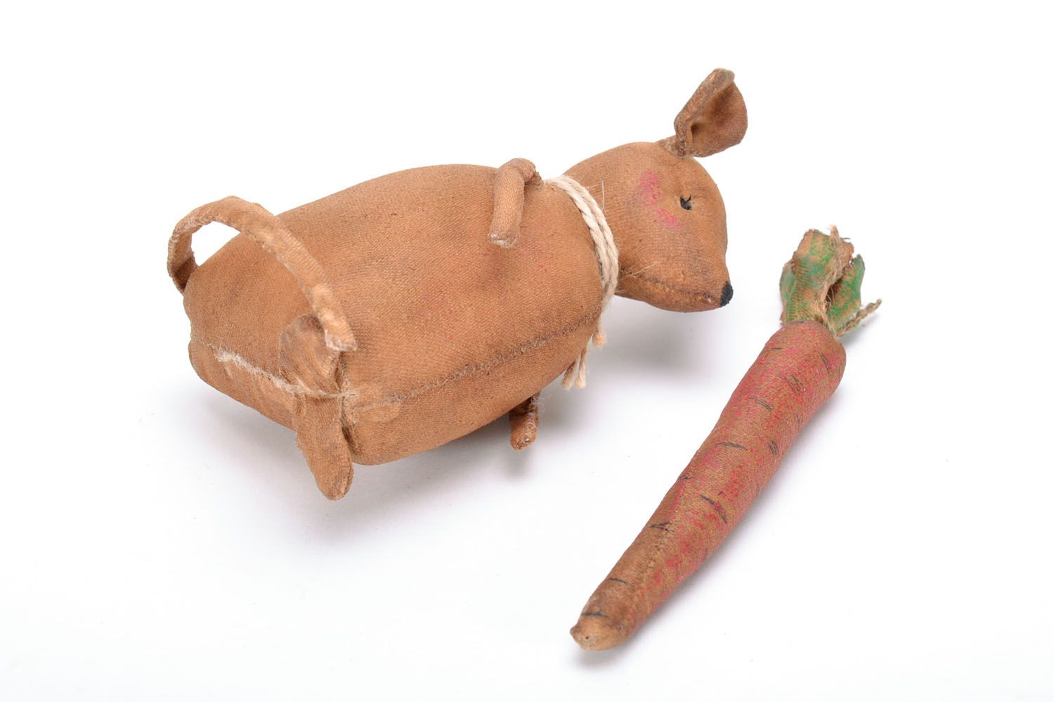 Muñeco de tela Ratón con zanahoria foto 5
