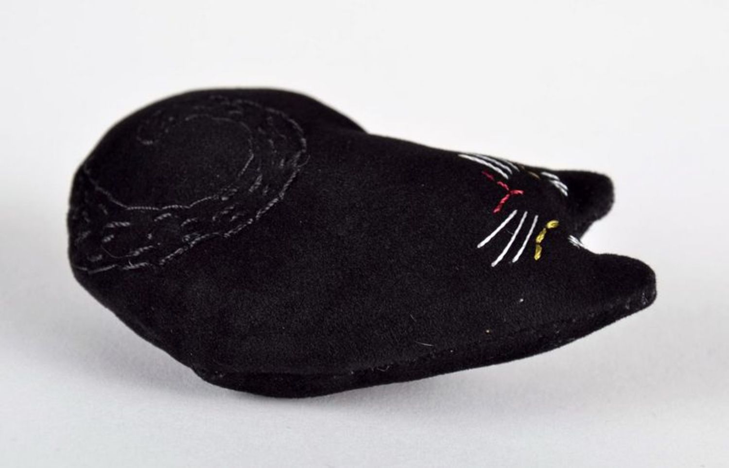 Spilla gatto nero fatta a mano Spilla piccola di hollow fiber decorativa
 foto 3