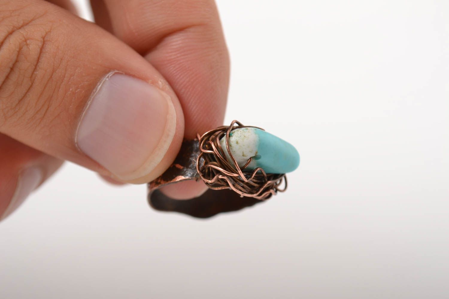 Красивое кольцо хэнд мэйд украшение в технике wire wrap медное кольцо с бирюзой фото 2