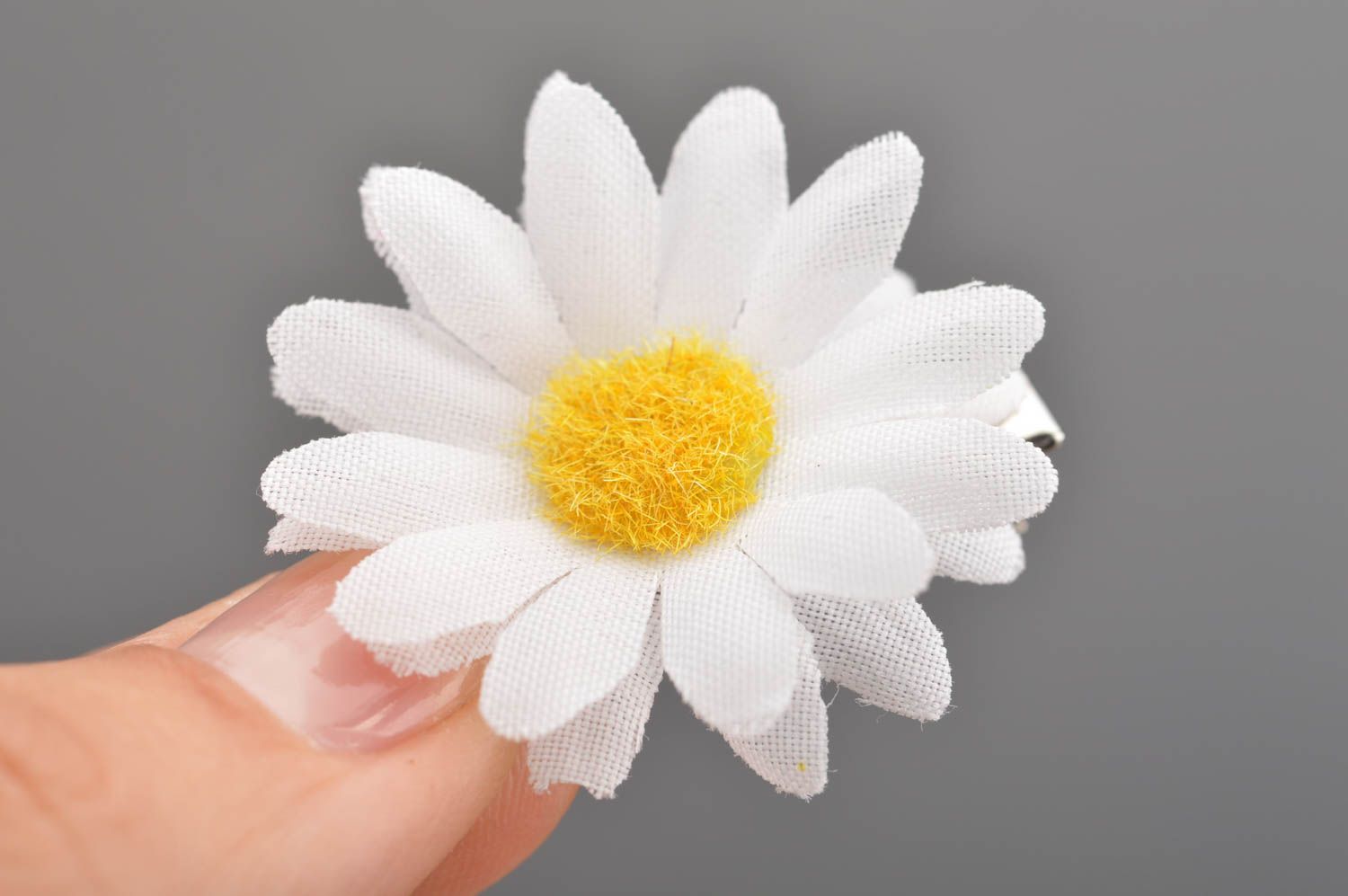 Pince à cheveux fleur marguerite blanc jaune en tissu accessoire fait main photo 3