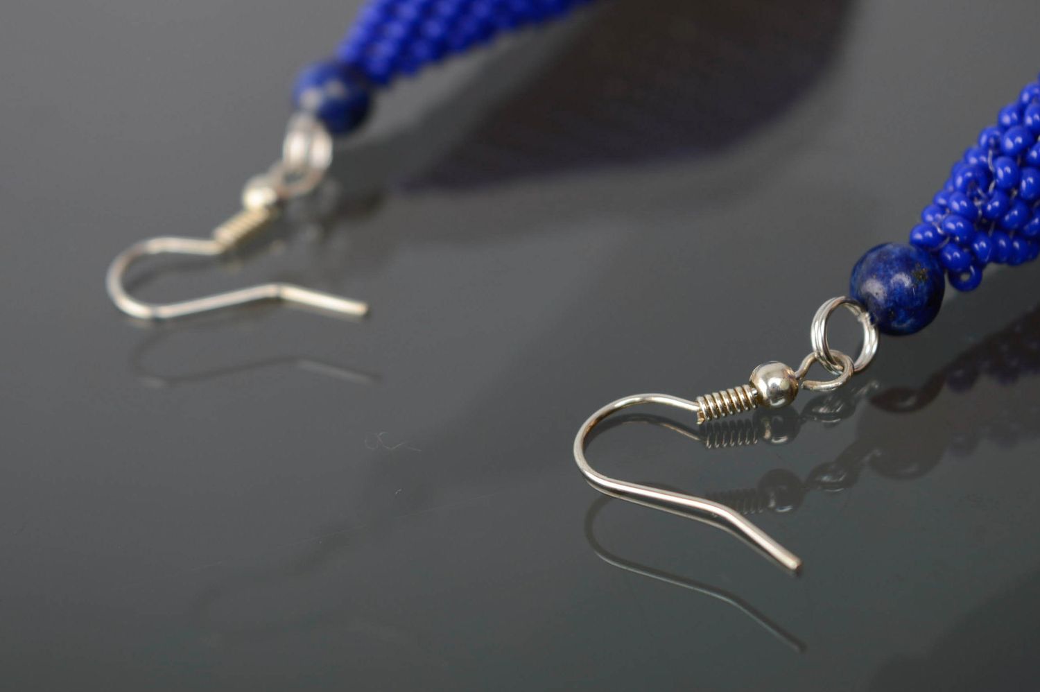 Handgemachte Ohrringe aus Glasperlen blau originell foto 4