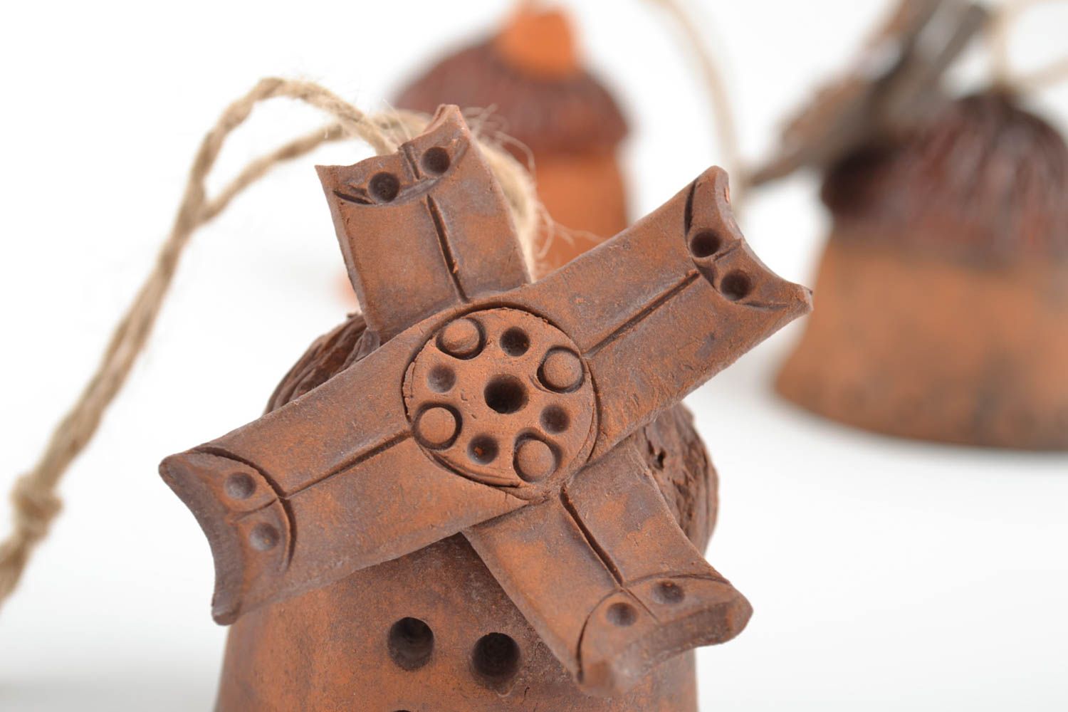 Conjunto de campanas de cerámica hechas a mano originales 3 piezas  foto 4