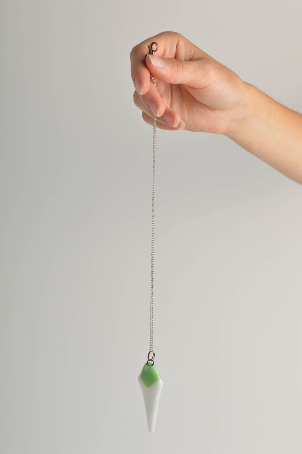 Pendentif verre blanc vert Bijou fait main Accessoire femme design de créateur photo 5