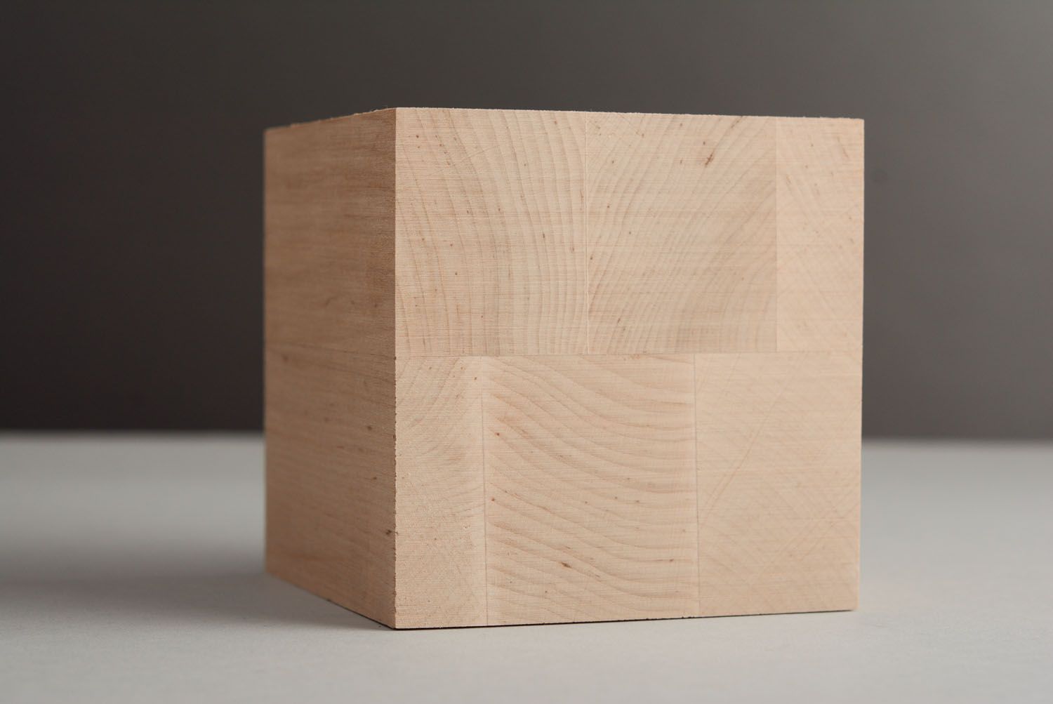 Candelero de madera con forma de cubo foto 4