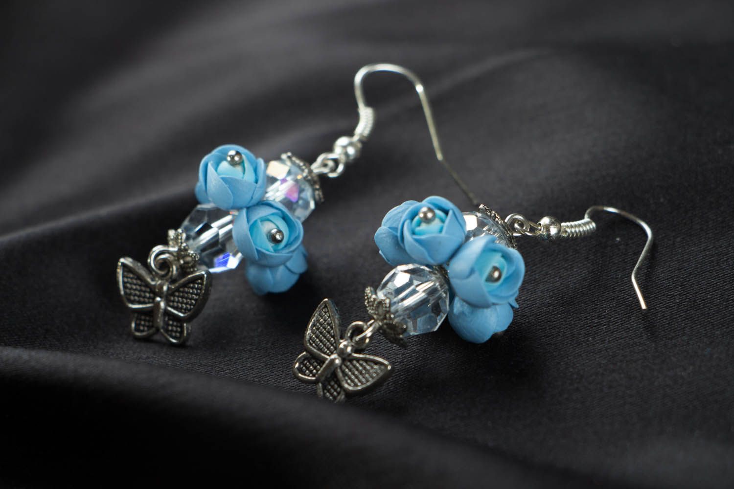 Blaue Ohrringe mit Blumen und Schmetterlingen  foto 2