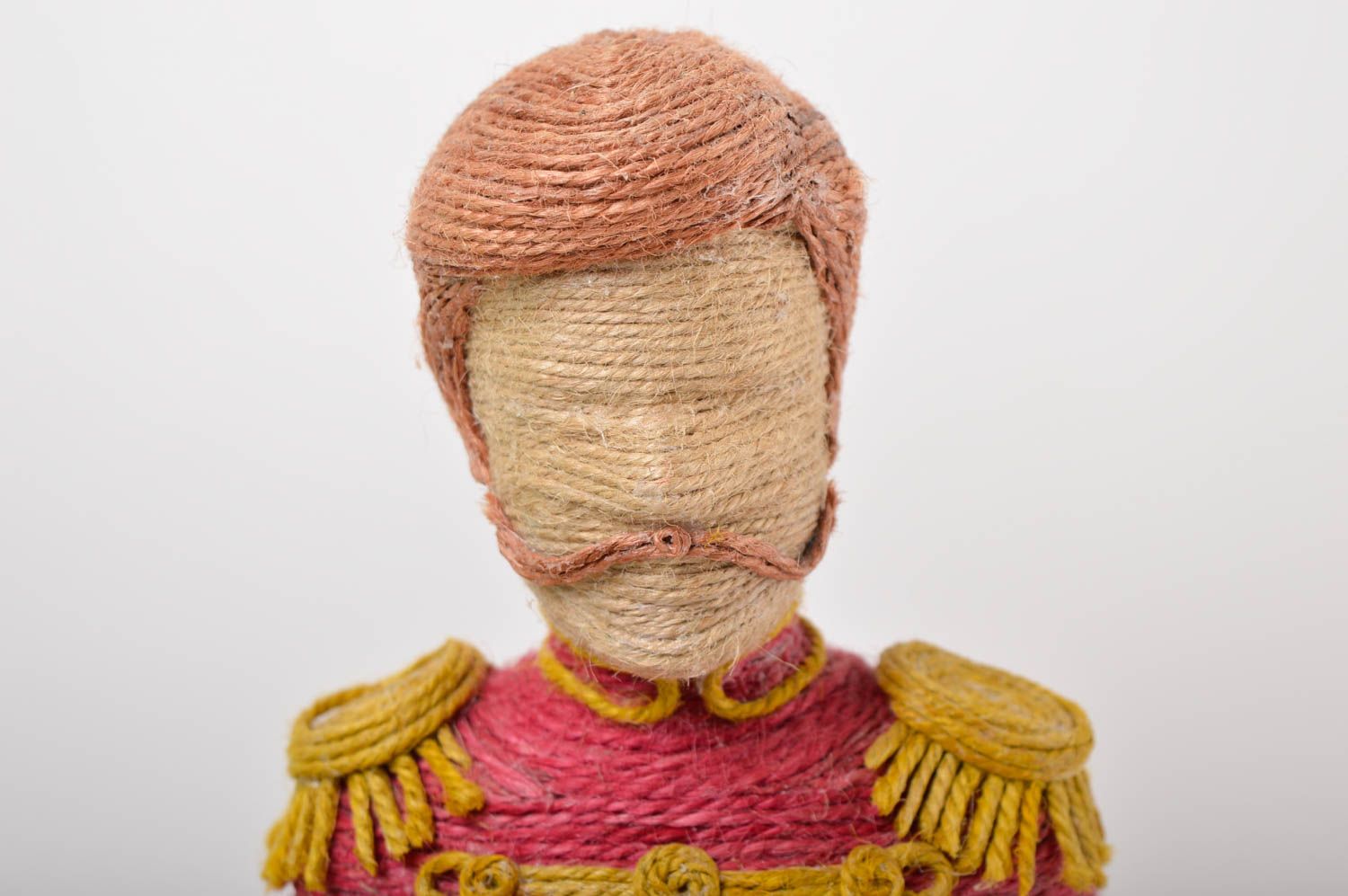 Кукла ручной работы декор для дома кукла из шпагата статуэтка фигурка Гусар фото 3